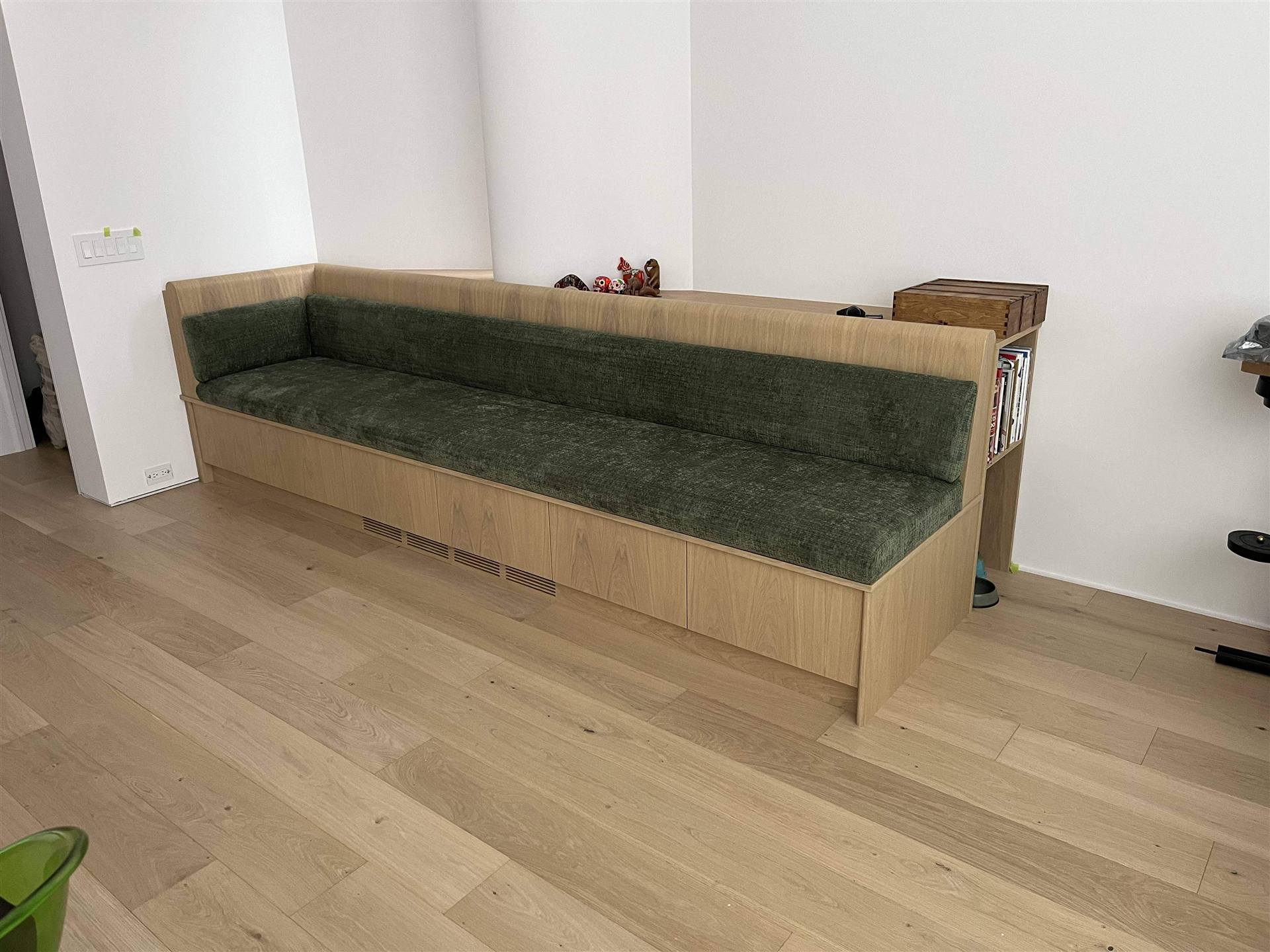 Oak green wide bench