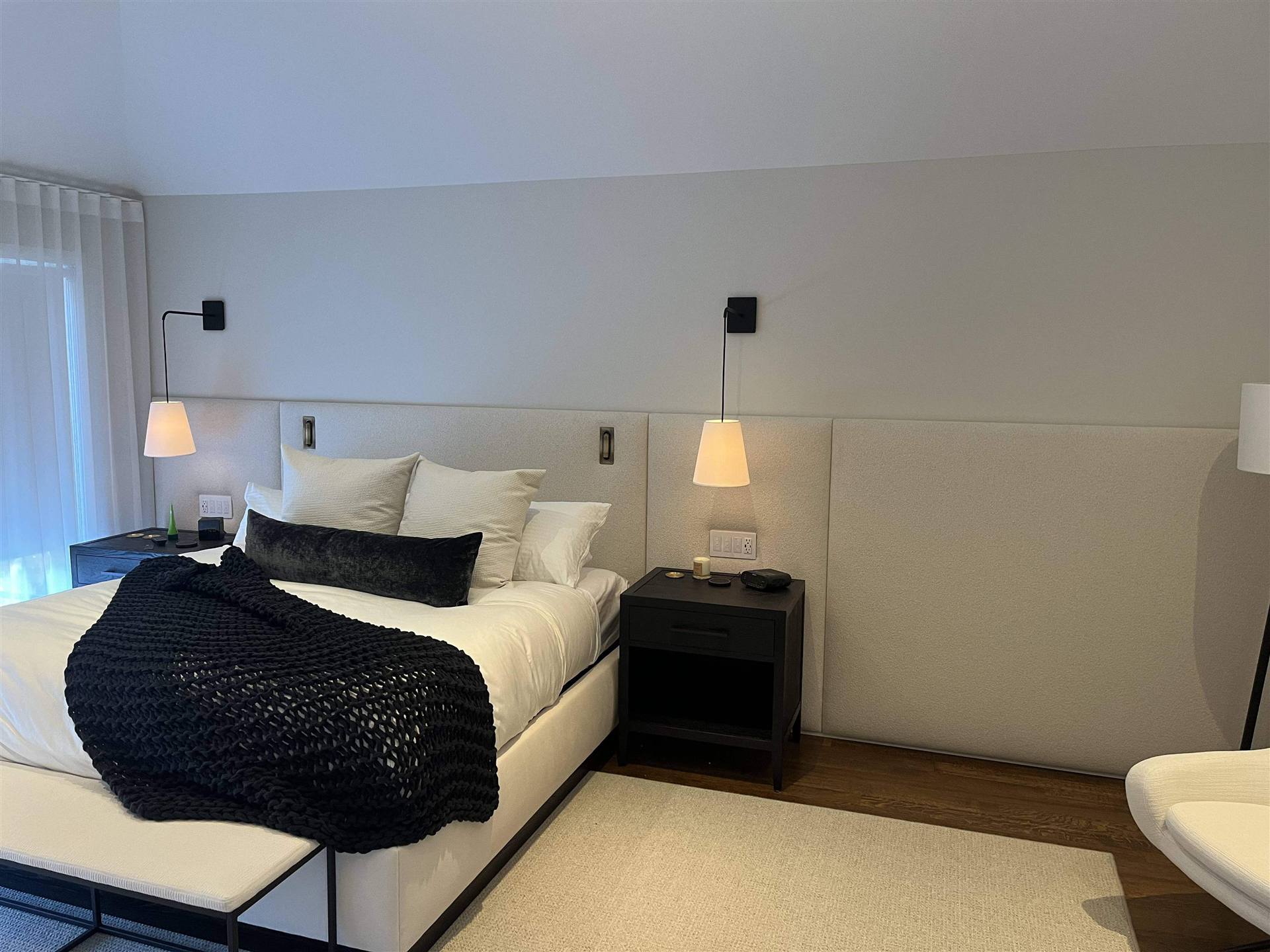 Cream wall-spanning headboard angle